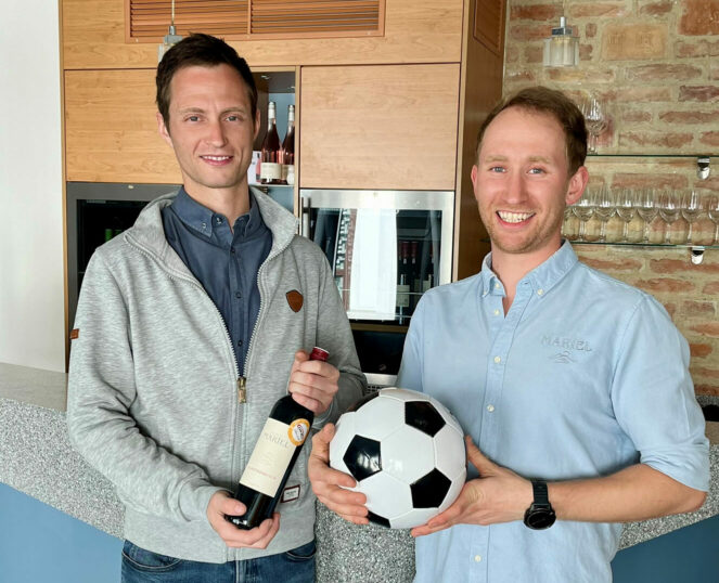 Konrad und Lukas mit ÖFB Wein